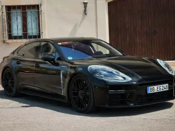 Mașină de mașină!!! Uite ce culoare ... are