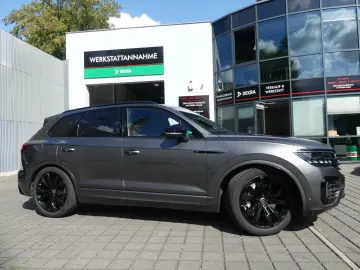 Touareg 3.0 TSI R LINE HYBRID PANO Premium