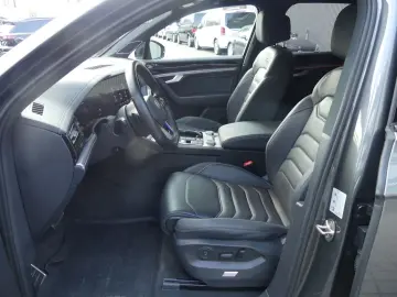 Touareg 3.0 TSI R LINE HYBRID PANO Premium