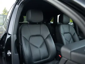 Macan Basis LED Keyless Car Play