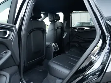 Macan Basis LED Keyless Car Play