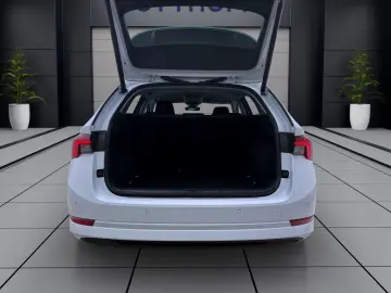 Octavia Combi 2.0 TDI DSG STYLE NAVI ACC SITZHZG