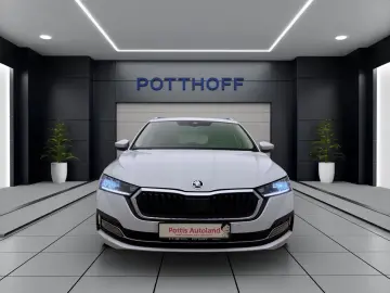 Octavia Combi 2.0 TDI DSG STYLE NAVI ACC SITZHZG