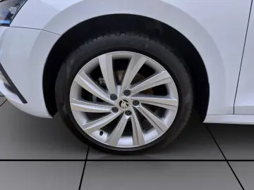 Octavia Combi 2.0 TDI DSG STYLE NAVI ACC SITZHZG