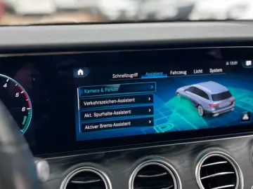 E 300T d e AMG 360 KAMERA PANO DISTRO AMBIENTE