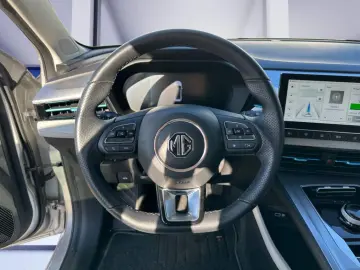 MG5 Standard Luxury Kamera  LED  NAVI  DAB