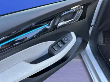 MG5 Standard Luxury Kamera  LED  NAVI  DAB