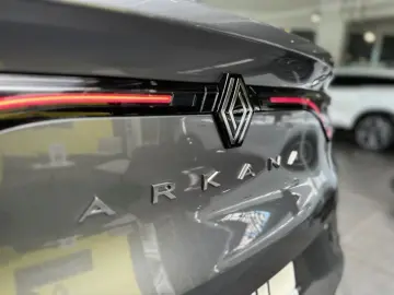 Arkana TECHNO E-Tech Full Hybrid 145PS