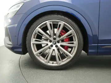 AUDI Q8 AHK B&O LEDER NACHTSICHT NAVI SITZBELÜFTUNG