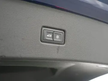 AUDI Q8 AHK B&O LEDER NACHTSICHT NAVI SITZBELÜFTUNG