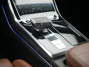 AUDI Q8 AHK B&O LEDER NACHTSICHT NAVI SITZBELÜFTUNG