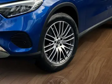 MERCEDES-BENZ GLC 220 d 4M Avantgarde AHK Pano Distr…