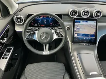 MERCEDES-BENZ GLC 220 d 4M Avantgarde AHK Pano Distr…