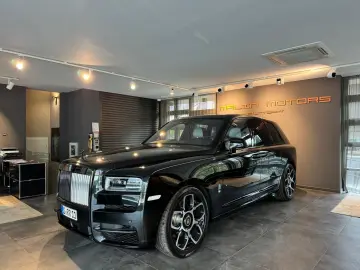 ROLLS ROYCE Cullinan Black Badge BESPOKE AUDIO/STARLIGHT