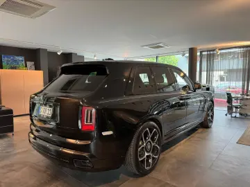 ROLLS ROYCE Cullinan Black Badge BESPOKE AUDIO STARLIGHT