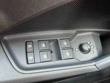 AUDI A3 1.5 TSI S-Line S-tronic  Navi  ACC  SHZ  App