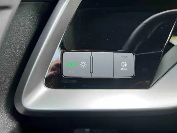 AUDI A3 1.5 TSI S-Line S-tronic  Navi  ACC  SHZ  App