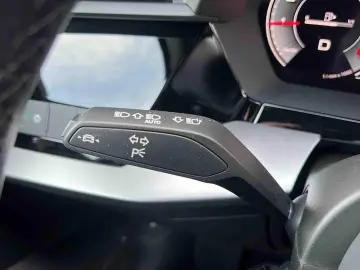 AUDI A3 1.5 TSI S-Line S-tronic  Navi  ACC  SHZ  App