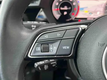 AUDI A3 1.5 TSI S-Line S-tronic  Navi  ACC  SHZ  App