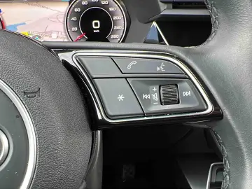 AUDI A3 1.5 TSI S-Line S-tronic  Navi  ACC  SHZ  App