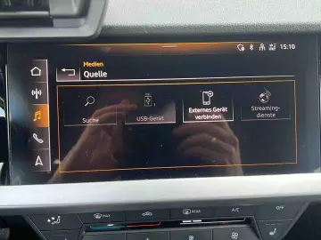 AUDI A3 1.5 TSI S-Line S-tronic  Navi  ACC  SHZ  App