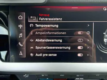 AUDI A3 1.5 TSI S-Line S-tronic  Navi  ACC  SHZ  App