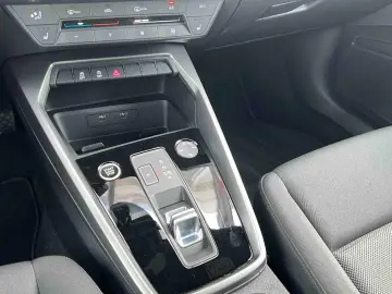 AUDI A3 1.5 TSI S-Line S-tronic  Navi  ACC  SHZ  App