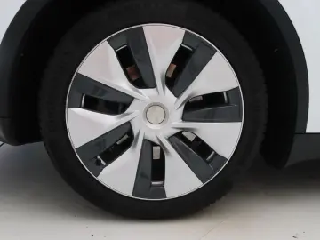 TESLA Model Y Standard RWD Plus 351pk [ LFP ACCU AUTOP