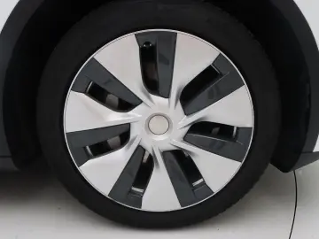TESLA Model Y Standard RWD Plus 351pk [ LFP ACCU AUTOP