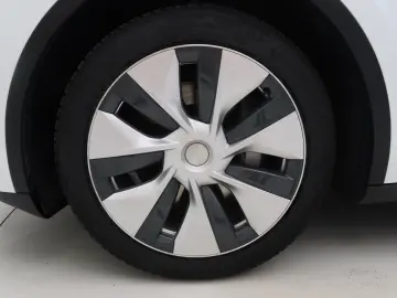 TESLA Model Y Standard RWD Plus 351pk [ LFP ACCU AUTOP
