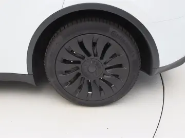 TESLA Model Y Standard RWD Plus 351pk [ LFP ACCU AUTOP