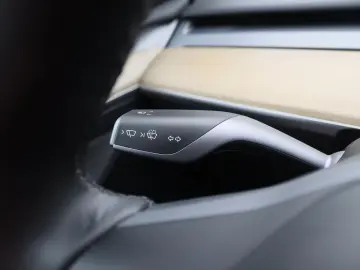 TESLA Model Y Standard RWD Plus 351pk [ LFP ACCU AUTOP