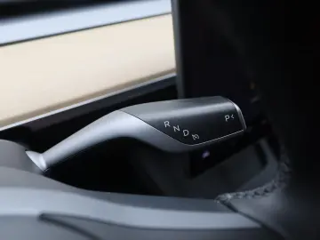 TESLA Model Y Standard RWD Plus 351pk [ LFP ACCU AUTOP