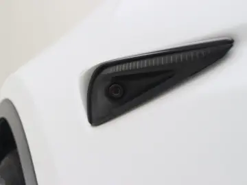 TESLA Model Y Standard RWD Plus 351pk [ LFP ACCU AUTOP