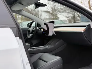 TESLA Model 3 Mod. 2021 Long Range Facelift Wärmep AHK