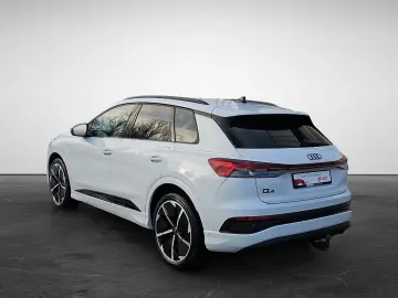 AUDI Q4 e-tron 45 S line AHK Navi Pano Matrix SONOS 2