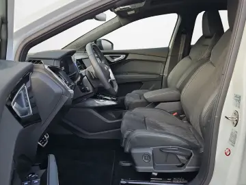 AUDI Q4 e-tron 45 S line AHK Navi Pano Matrix SONOS 2