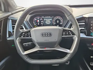 AUDI Q4 e-tron 45 S line AHK Navi Pano Matrix SONOS 2