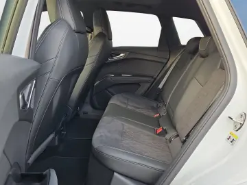 AUDI Q4 e-tron 45 S line AHK Navi Pano Matrix SONOS 2