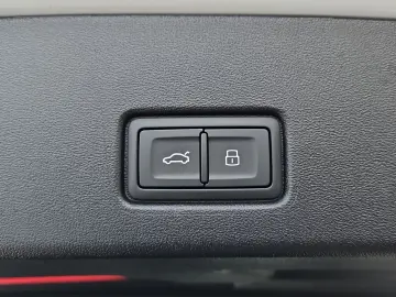AUDI Q4 e-tron 45 S line AHK Navi Pano Matrix SONOS 2