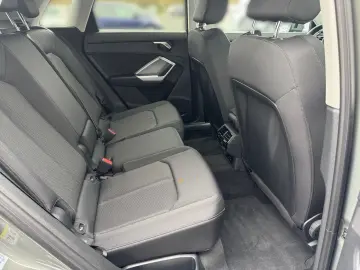 AUDI Q3 advanced 35 TFSI S tronic AHK Navi SHZ PDC