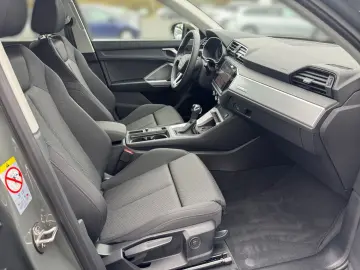 AUDI Q3 advanced 35 TFSI S tronic AHK Navi SHZ PDC