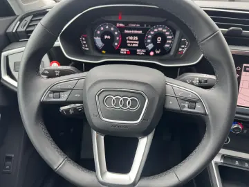 AUDI Q3 advanced 35 TFSI S tronic AHK Navi SHZ PDC
