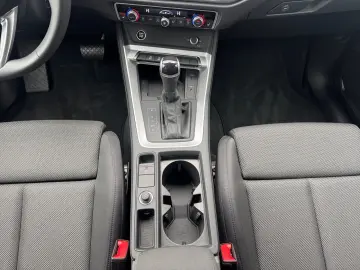 AUDI Q3 advanced 35 TFSI S tronic AHK Navi SHZ PDC