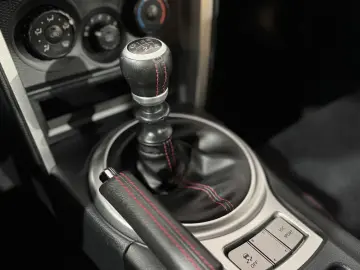 TOYOTA GT86 Pure  Navi Strebe ProTrackWheels KW Optik