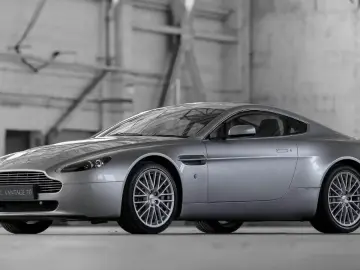 Aston Martin DB8