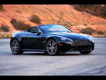Aston Martin DB8