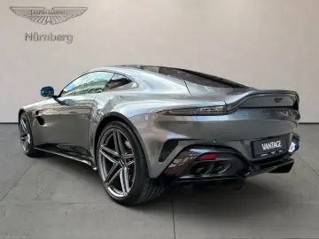 Aston Martin DB8