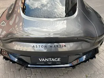 Aston Martin DB8