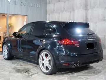 PORSCHE Cayenne Turbo S